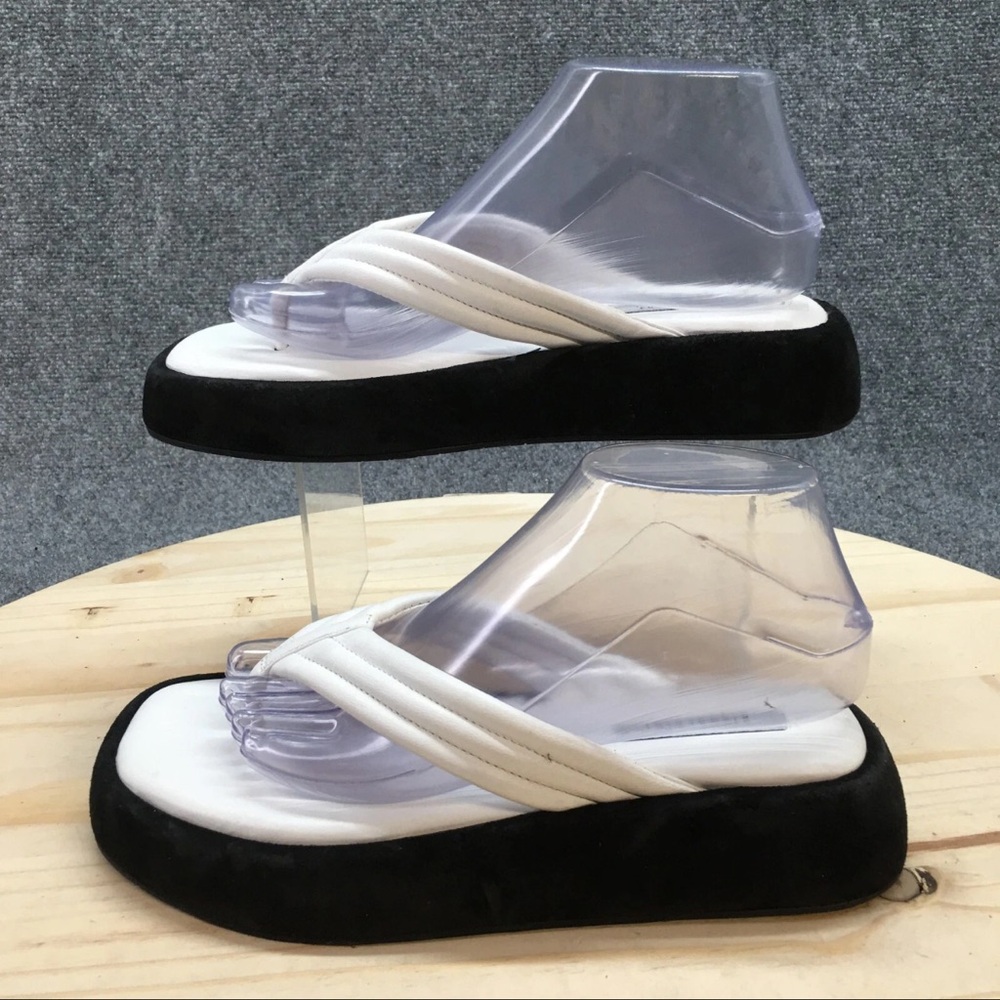 Gianni Bini contrast platform flip flops sandals